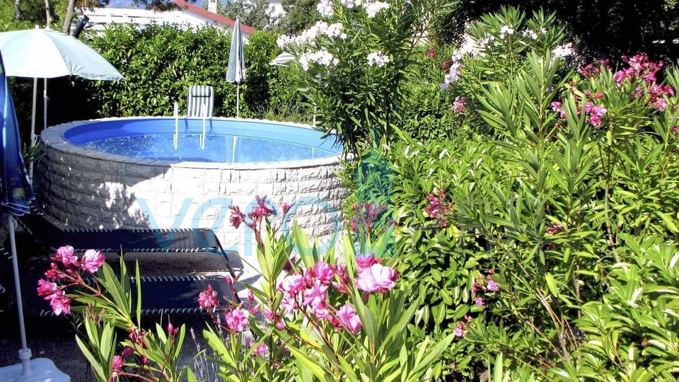 Otok Krk, okolica, lepa hiša z bazenom in urejenim vrtom