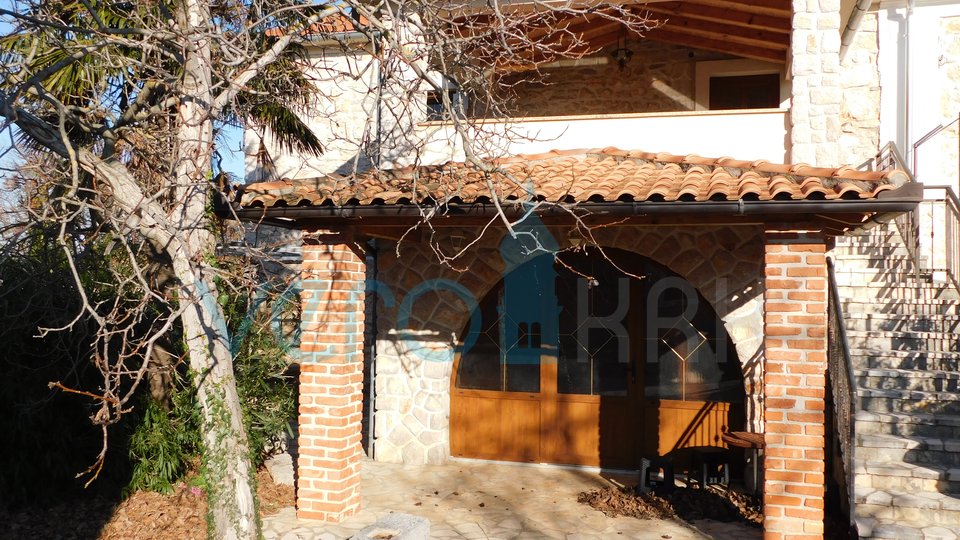 Dobrinj, isola di Krk, dintorni, casa in pietra autoctona con piscina e giardino
