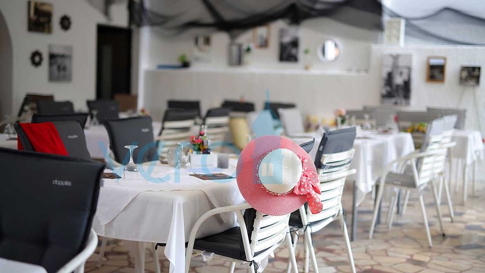 Punat, Insel Krk, etabliertes Restaurant mit zwei Apartments in belebter Lage