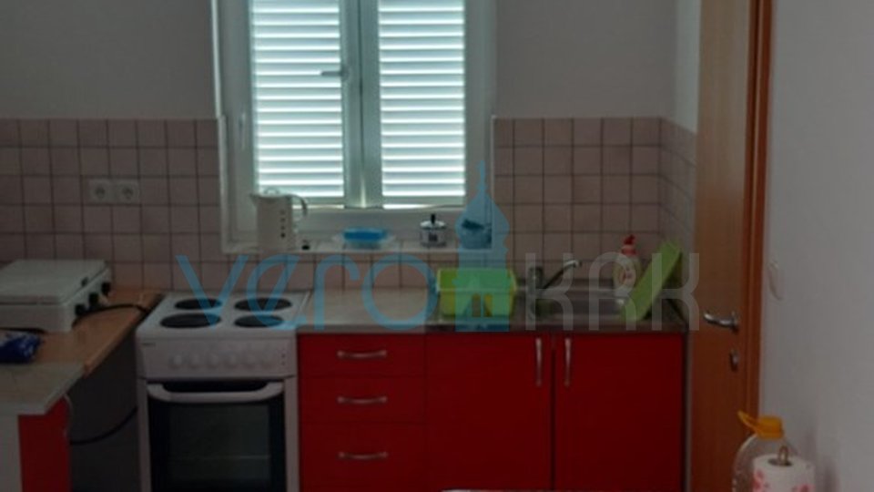 Klimno, Insel Krk, 73 m2 große Wohnung mit zwei Schlafzimmern im ersten Stock